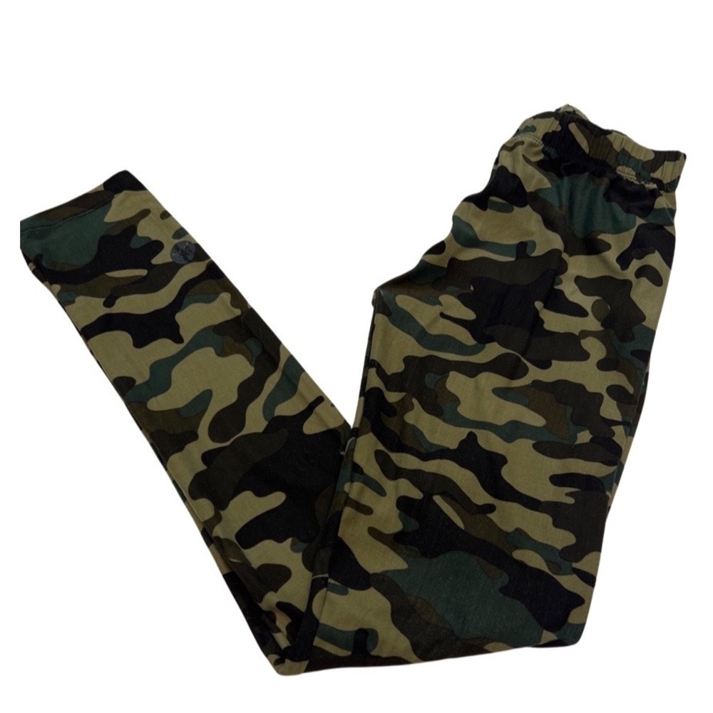 Sweet legs Petite Camouflage leggings fits girls size 10-12.